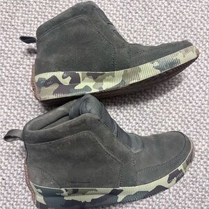 Sorel Women's Green Camouflage waterproof shoes